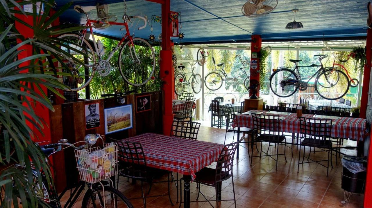 Swiss Ticino Guesthouse & Restaurant Mae Wang Esterno foto